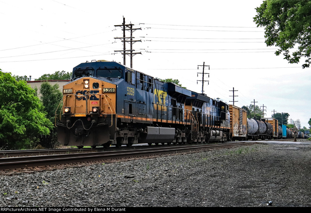 CSX 5359 on M-371